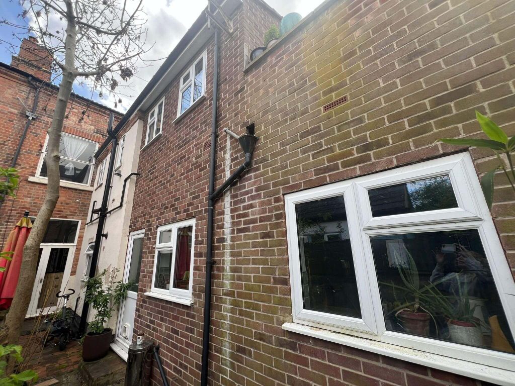 house-with-clean-gutters-mansfield